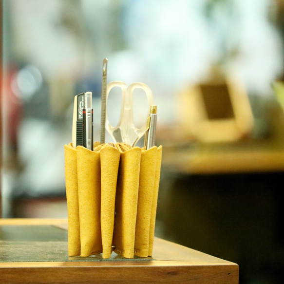 革のペンスタンド 3枚目の画像