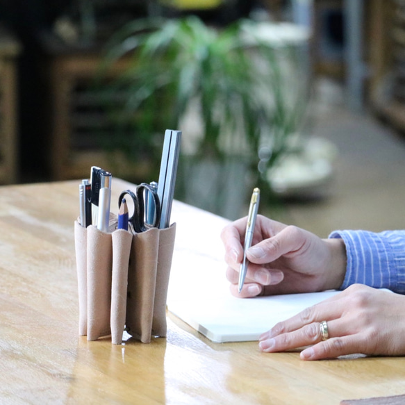 革のペンスタンド 6枚目の画像