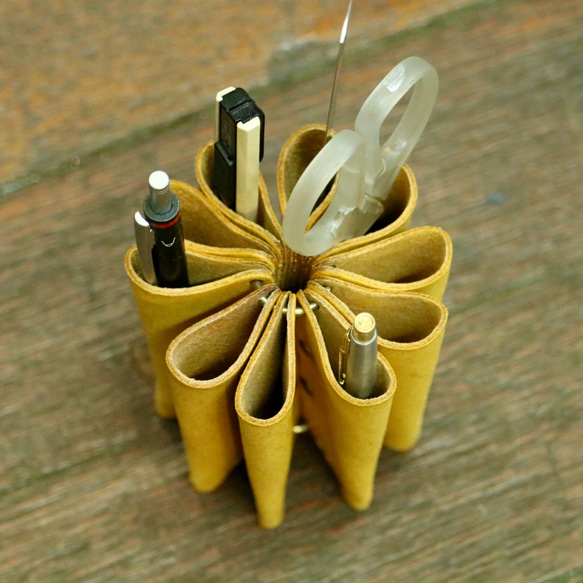 革のペンスタンド 8枚目の画像