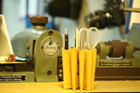 革のペンスタンド 10枚目の画像