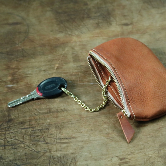 舒適但實用！適合手掌大小的皮革緊湊型皮夾（附鑰匙圈）[駝色] 第4張的照片