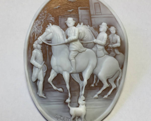 シェルカメオ ルース 約64×48mm 馬に騎乗する紳士を見つめる犬が