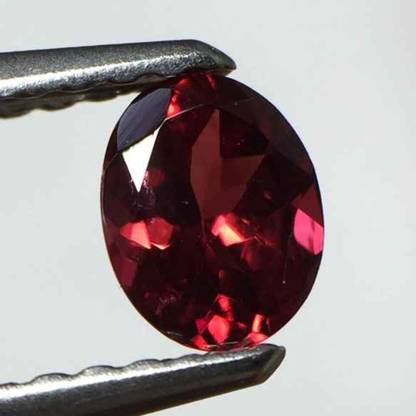 良品 レッドスピネル ルース 0.384ct 無処理 ワインレッドカラーが 