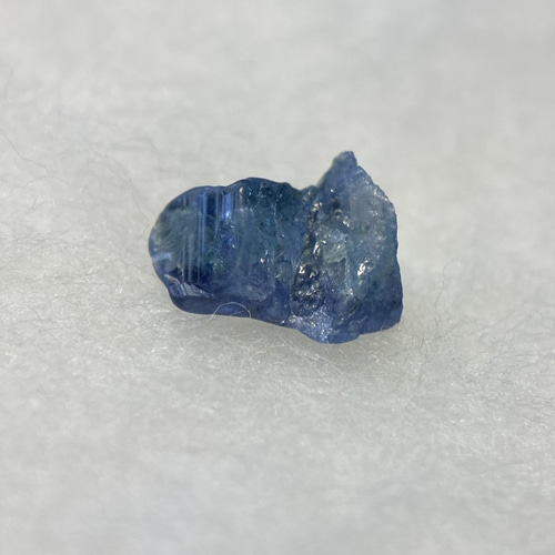 ベニトアイト 原石 約0.69ct アメリカ サンベニト産 天然石 京都