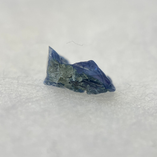 パーティを彩るご馳走や ベニトアイト 原石 約0.69ct アメリカ サンベニト産 天然石 京都 コレクション
