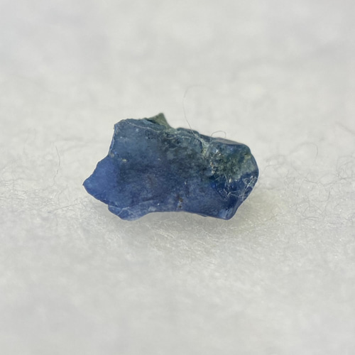 ベニトアイト 原石 約0.69ct アメリカ サンベニト産 天然石 京都 