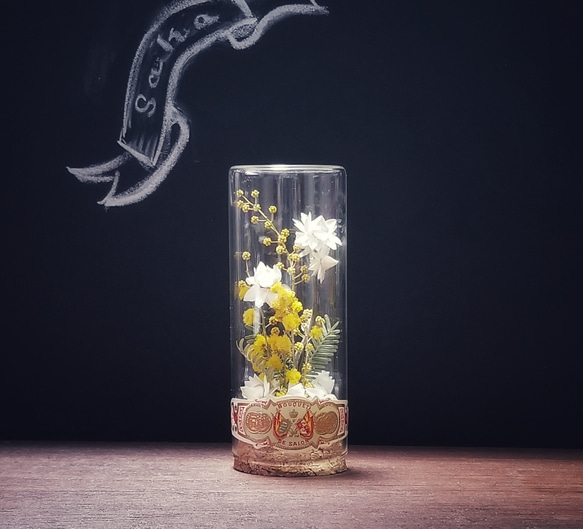 ミモザとアンモビューム 春のガラス瓶アレンジ 2枚目の画像
