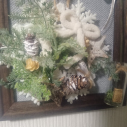 こげ茶フレームの雪の結晶リースとクリスマスピックの飾り＾＾ 2枚目の画像