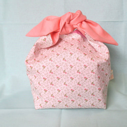 sale 【ちょうちょリボンのお弁当袋】ピンクの小花柄×サーモンピンク【内側はピンクギンガム】 2枚目の画像