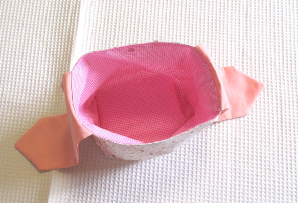 sale 【ちょうちょリボンのお弁当袋】ピンクの小花柄×サーモンピンク【内側はピンクギンガム】 3枚目の画像