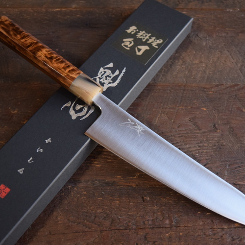 特別価格 鍛造ステンレス銀三鋼 牛刀 210mm 杉虎杢 拭き漆 白水牛八角