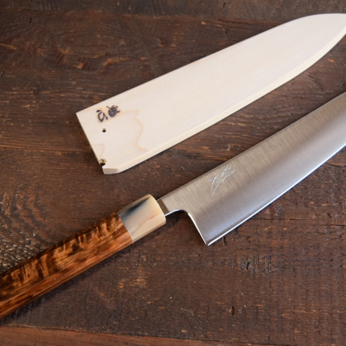 特別価格 鍛造ステンレス銀三鋼 牛刀 210mm 杉虎杢 拭き漆 白水牛八角