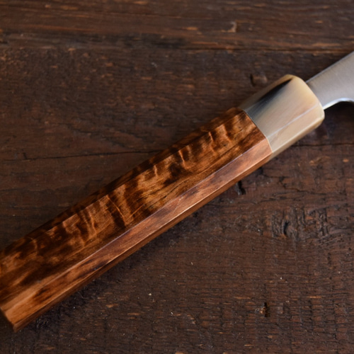 特別価格 鍛造ステンレス銀三鋼 牛刀 210mm 杉虎杢 拭き漆 白水牛八角