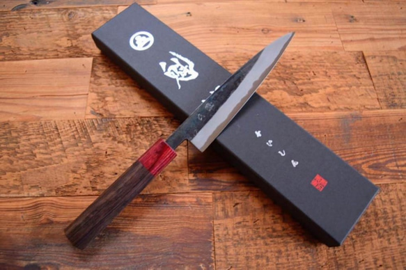 手造り鍛造 昔ながらの黒打ち ペティナイフ 135mm 包丁 紫檀 (ローズ