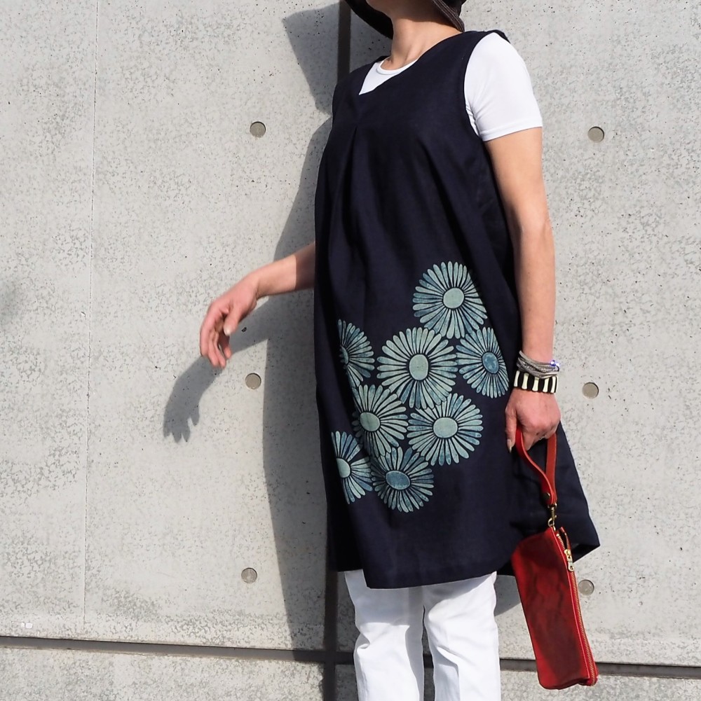 本藍染め涼しいコットンガーゼ花柄　抜き染　手仕事チュニッ　ネイビーゆったりチュニック　ワンピ