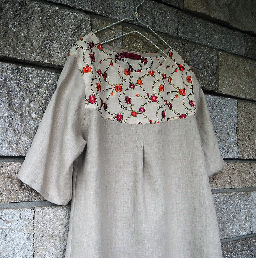 リネン　お花刺繍柄切り替え　ナチュラルリネンカラーーワンピース