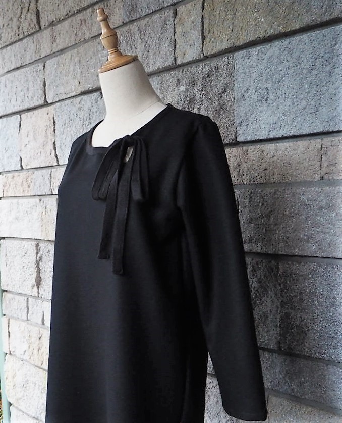 サイズ相談可　圧縮ウールニット　フォーマル　ゆったりブラック　ニットリボン　ワンピース