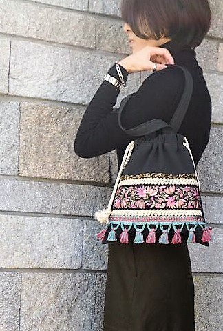 春を彩る　フランス製タッセル仕様　ブレード　巾着バック　ピンク×ブラック