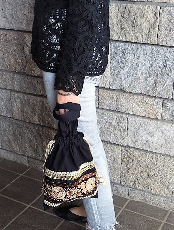 春を彩る　ブレード　巾着バック　ブラック×ゴールド　モダ社 4枚目の画像