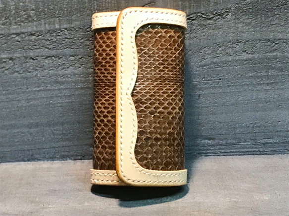 キーケース コブラ革 サドルレザー ヘビ革 手縫い 蛇革 革小物 レザークラフト ハンドクラフト 革 限定品 新品未使用 1枚目の画像