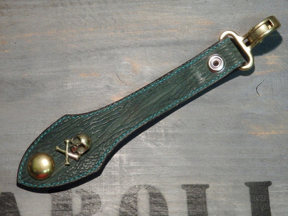 キーループ シャークスキン ベルトキーループ サメ革 手縫い レザークラフト 革小物 カスタムパーツ 真鍮 新品未使用 2枚目の画像