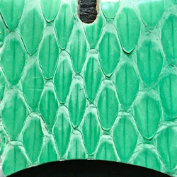 キーカバー コブラ革 スタッズキーカバー 手縫 蛇革 レザークラフト 鍵カバー ハンドメイド 革小物 限定品 新品未使用 3枚目の画像