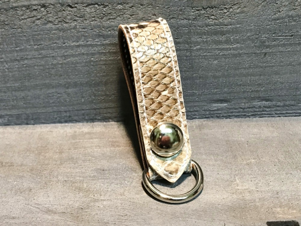 キーループ ヘビ革 サドルレザー 蛇革 レザークラフト 革小物 ベルトキーループ 手縫い ハンドクラフト 限定品 新品