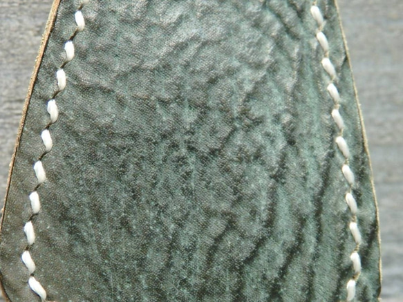 キーホルダー シャークスキン サメ革  手縫い キーリング ハンドクラフト レザークラフト 革小物 限定品 新品未使用 3枚目の画像