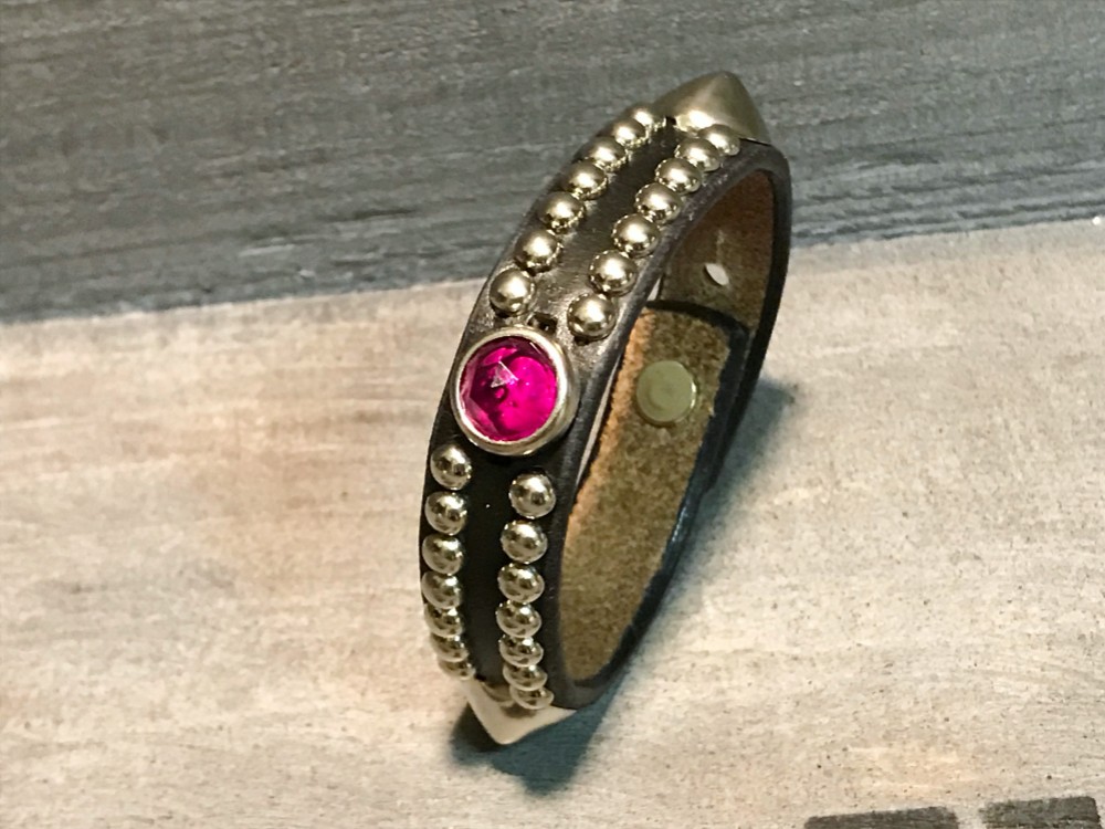 UKサドルレザー スタッズブレスレット 革バングル レザークラフト 革小物 ハンドクラフト 限定品 新品未使用