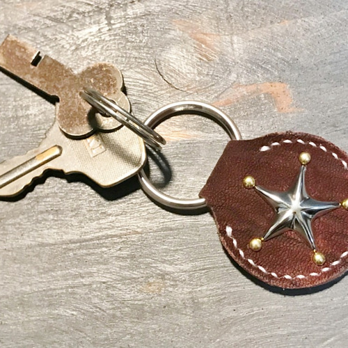 スタッズキーホルダー アザラシ革 シールスキン 手縫 キーリング