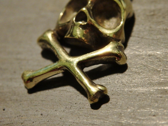 スカルクロスボーン ペンダントトップ 真鍮アクセサリー 髑髏骸骨 ネックレス ハンドメイド スカルネックレス 新品未使用 3枚目の画像