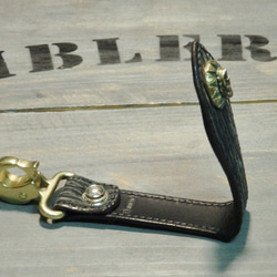 キーループ シャークスキン スタッズレザーキーループ サメ革 手縫い レザークラフト 革小物 フランケン 真鍮 限定品 6枚目の画像