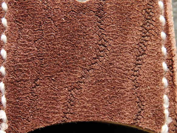 キーカバー アザラシ革 シールスキン 鍵カバー ハンドメイド レザークラフト 革小物 手縫 スタッズ 限定品 新品未使用 3枚目の画像