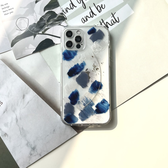 ブルー×白のマニキュアハンドメイドスマホケース iPhone13/13Pro/13mini/13Promax/12 3枚目の画像