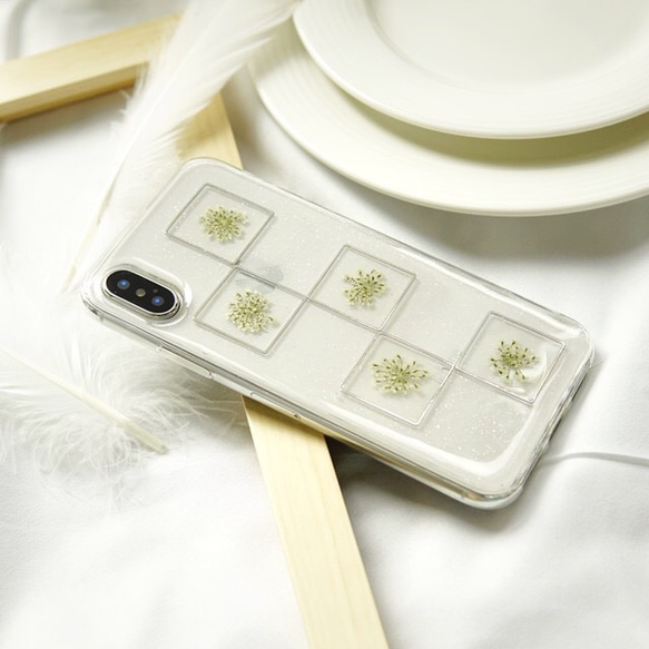 Queen anne`s Laceレースフラワー＆ゴールドパーツiPhoneケース 押し花ケース iPhone 11 5枚目の画像
