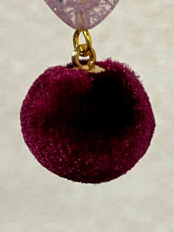 薄紫のハート型爆裂水晶とワインレッドベロアのチャーム 5枚目の画像