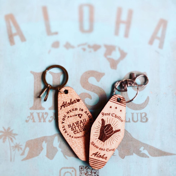 [免費刻名字] Motel key tag mini ≪Chillin&#39; Shaka≫ 手工木鑰匙扣 第3張的照片