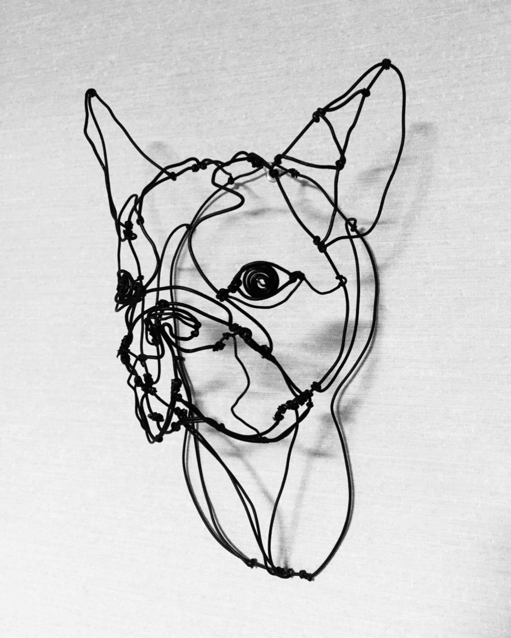 箒に乗って飛びまわるフレンチブルドッグ　ワイヤーアート 箒に乗って飛びまわるフレンチブルドッグ ワイヤーアート 箒に乗って