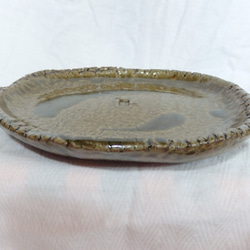変形丸皿　陶器　ビードロ釉 2枚目の画像