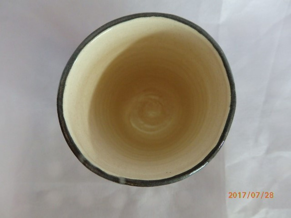 陶器　フリーカップ　大　黒地（グレー地）　千鳥柄 5枚目の画像