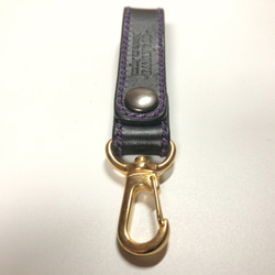 皮帶環鑰匙扣黑色金屬配件配紫色絨面茄子 第3張的照片