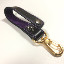 皮帶環鑰匙扣黑色金屬配件配紫色絨面茄子 第1張的照片
