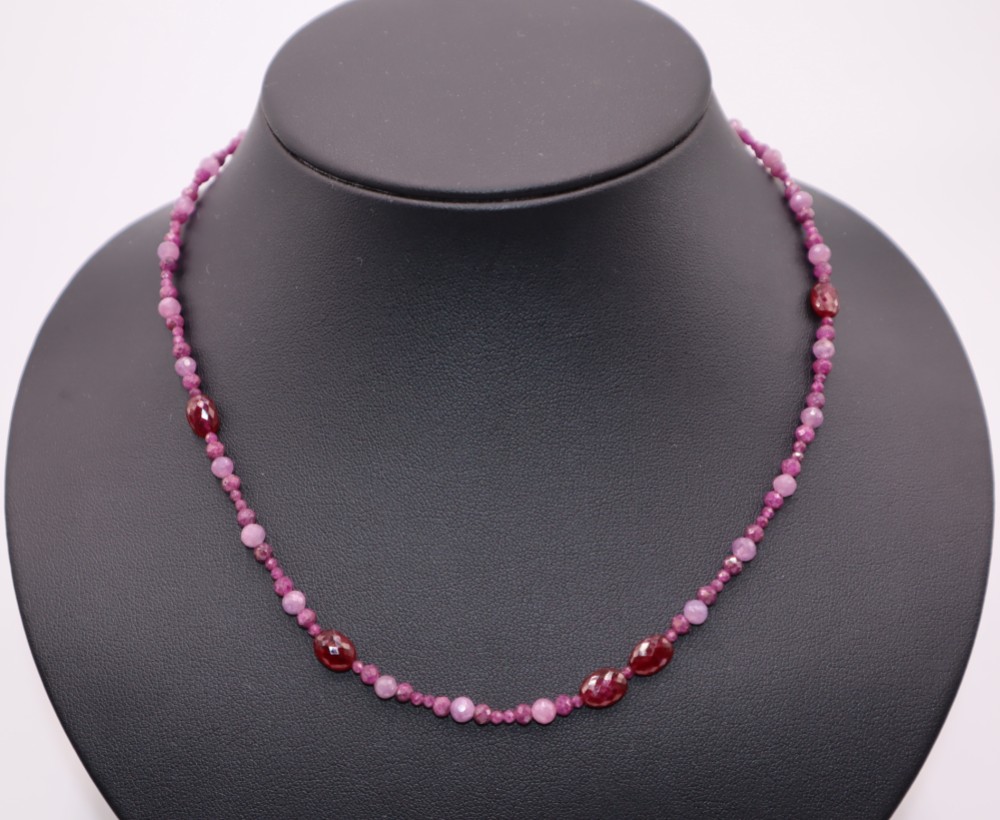 【鑑別書付き】天然ルビーネックレス（オーバルカット）