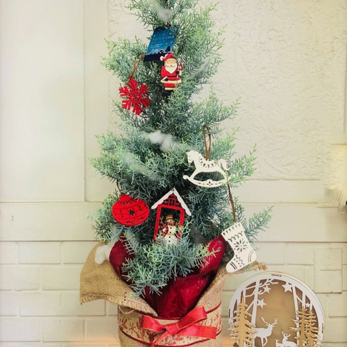 クリスマスツリー 緑色 装飾付き