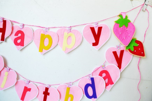 大人気バースデイケーキ＆苺のお誕生日のハートガーランド 4枚目の画像