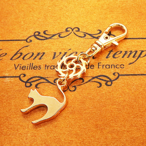 マットゴールドの跳ね猫とちょっとかっこいい歯車の大人可愛い