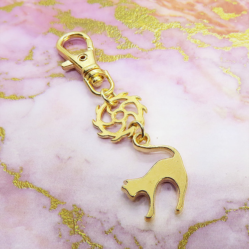 マットゴールドの跳ね猫とちょっとかっこいい歯車の大人可愛い