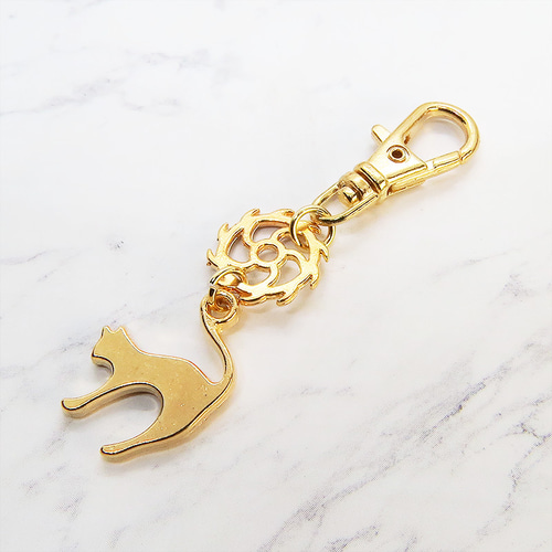 マットゴールドの跳ね猫とちょっとかっこいい歯車の大人可愛い