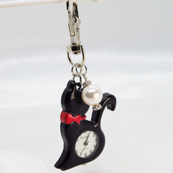 黒猫の懐中時計 大きめスワロフスキーパールのチャーム付き キーホルダー バッグチャーム アナログ時計 4枚目の画像