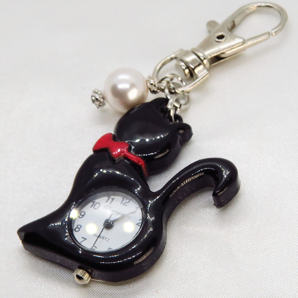 黒猫の懐中時計 大きめスワロフスキーパールのチャーム付き キーホルダー バッグチャーム アナログ時計 8枚目の画像